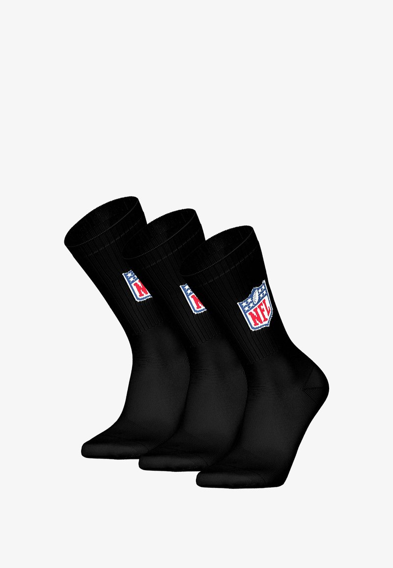 Calcetines de crew negros con textura acanalada y logotipo de la NFL destacado en blanco, rojo y azul en un lado; vendidos en un paquete de tres.