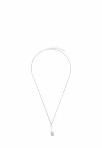 Collana d'argento con una delicata catena e un piccolo pendente a forma di chitarra, caratterizzata da superfici lisce e dettagli intricati sull'istrumento.