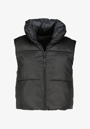 Sort puffervest med høj krave, lynlåslukning og en kviltet design med horisontale syninger. Glat, skinnende ydre materiale.