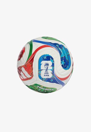 Pallone da calcio bianco con motivi colorati in rosso, verde e blu. Presenta il logo FIFA e il marchio "TRIONDA". Superficie testurizzata per una migliore presa.
