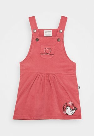 Abito per bambino in corduroy rosso con bretelle bottonate, tasca frontale con cuore cucito e uccellino ricamato con corona di fiori vicino all'orlo.