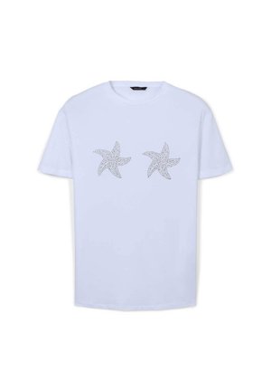 T-shirt bianco in cotone con due design di stelle marine decorati con piccoli borchie d'argento, scollo rotondo e maniche corte.