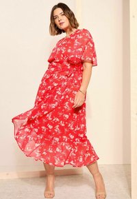 Curves Like These FLUTTER SLEEVE WRAP REGULAR FIT - Päevakleit - red