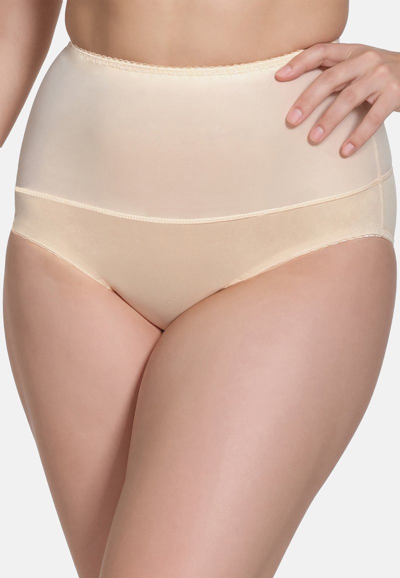Hoge taille beige slipjes van gladde stof, met een subtiele glans, en decoratieve stiksels langs de taille en beenranden.