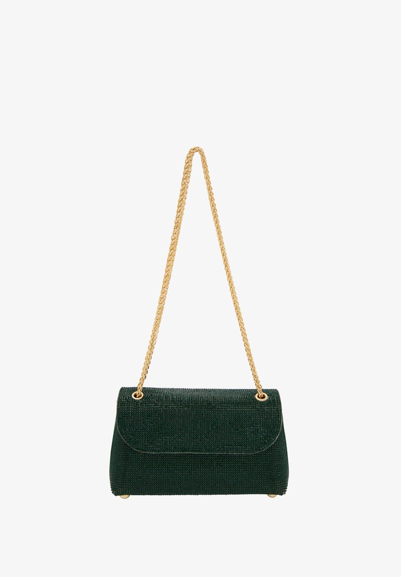 Zielona torba pleciona z zapięciem na klapkę, złotym łańcuszkiem oraz okrągłymi nóżkami u podstawy, prezentująca fakturowaną powierzchnię.