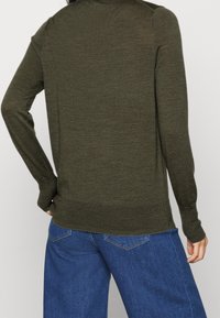 GAP Stickad tröja - olive