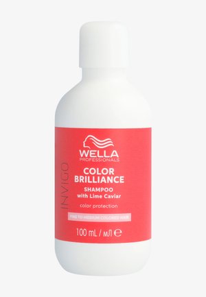 Wella Color Brilliance shampoo, 100 mL flaske, har et hvidt plastikhylster med en rød etiket, der beskriver lime caviar og farvebeskyttelse.