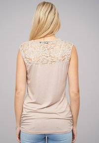 Cloud 5ive IM WASSERFALL-DESIGN - Topper - beige