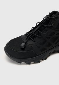 Viking TRACK MID UNISEX - Sapatilhas de cano alto - black