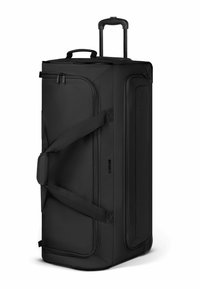 Bolsa de deporte negra con ruedas, fabricada en tejido duradero, con cremalleras dobles, asa lateral y correas de hombro ajustables, que presenta una forma rectangular y superficie lisa.