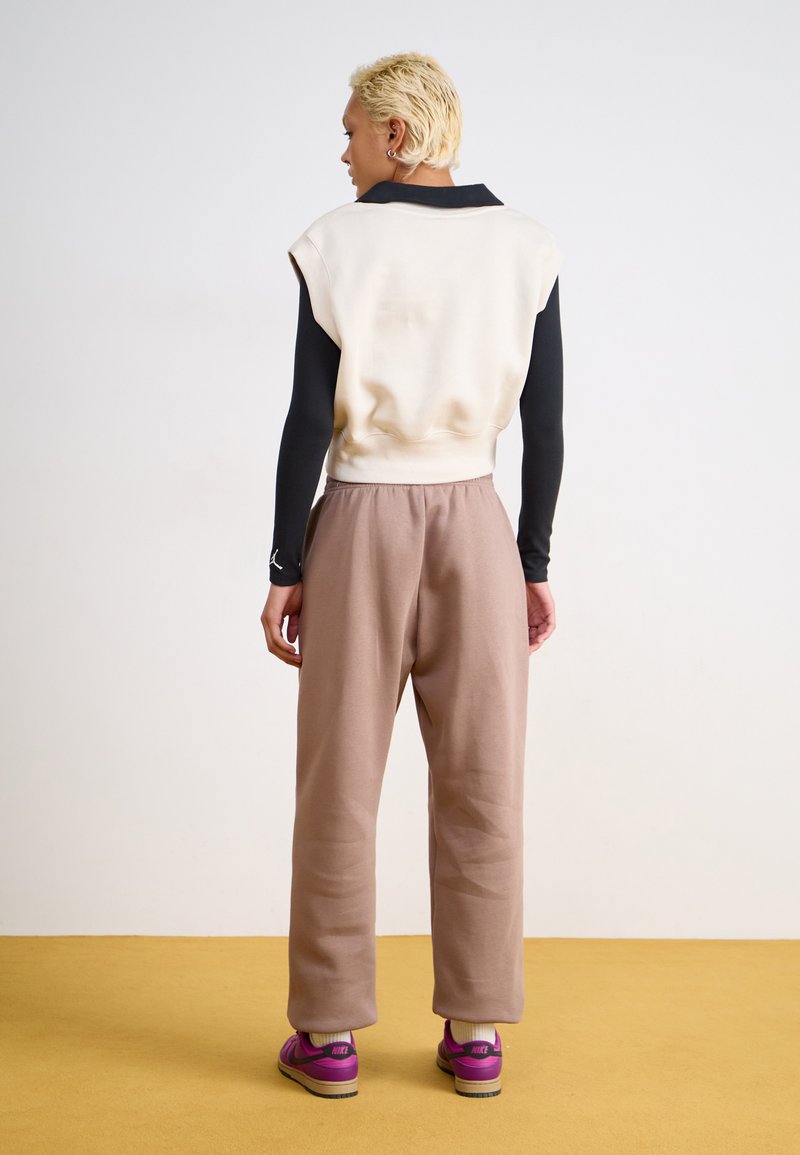 Nike Sportswear PANT Jogginghose mink brown/sail/braun