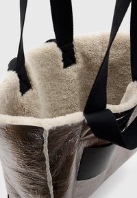 AllSaints IZZY SHEARLING - Shopping bag - taupe