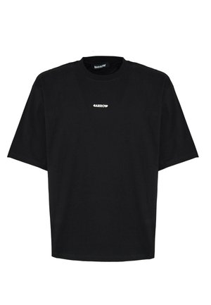 T-shirt noir en coton avec un col rond et des manches courtes. Présente un logo en texte blanc subtil sur la poitrine. Silhouette boxy.