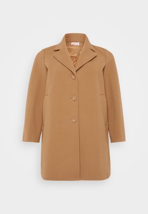 Kamelhaarmantel aus einem Wollmischgewebe, mit einem Reverskragen, drei Knöpfen und Seitentaschen. Der Stoff hat eine glatte Textur.