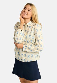 Izbrano, creme/blue bow hearts