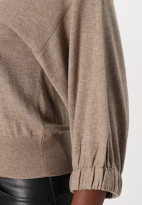 Repeat Vesta - taupe