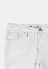 Levi's® 710 SUPER SKINNY FIT - Calças de ganga de corte skinny - white