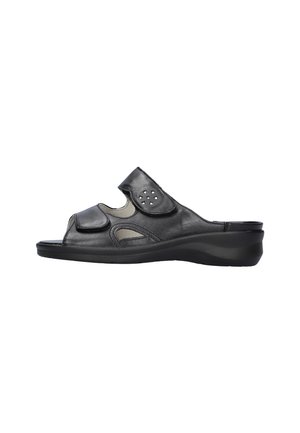 Sandalo nero con punta aperta, cinturini in velcro regolabili e suola imbottita progettata per comfort e supporto.
