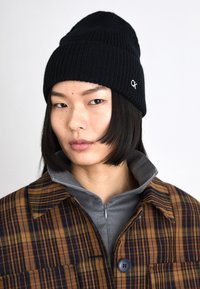 Calvin Klein BEANIE & HEADBAND SET - Čelenka - black