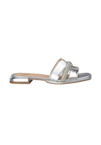 Metalen zilveren slide sandalen met een lage blokhak, twee brede banden met een gestructureerde band en een glad, gebogen voetbed.