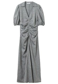 Robe midi grise avec manches bouffantes, col en V et détails froncés sur le devant et à la taille, fabriquée dans un tissu texturé.