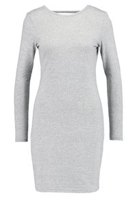 Graues Langarmkleid aus weichem, strukturiertem Stoff. Figurbetonte Silhouette mit rundem Halsausschnitt und minimaler Detailage.