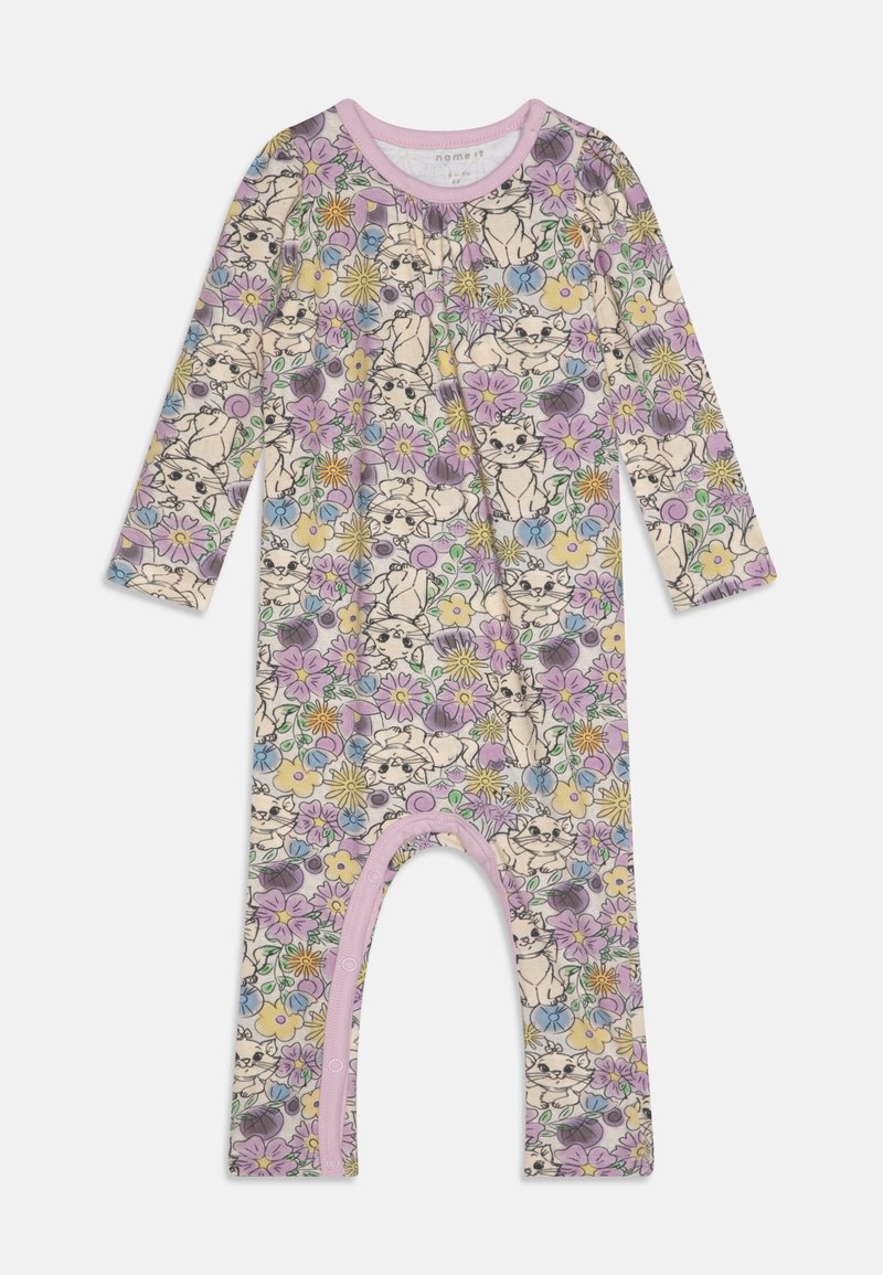 Langermet baby romper i myk bomull med blomstermønster og kattemotiv, med lilla detaljer og trykknappåpning i bunnen for enkel bleieskift.
