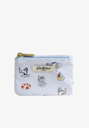 Kleine hellblaue Reißverschlusstasche mit Cath Kidston-Etikett, mit Cartoondruck von Hunden mit Schnorcheln, einem Segelboot und einem Rettungsring.