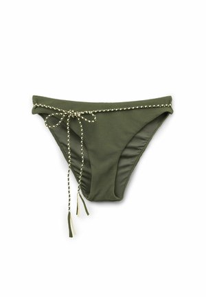 Olive green bikini dolna część z regulowanym wiązaniem, wykonana z teksturowanej tkaniny, z kontrastującym plecionym sznurkiem ściągającym i frędzlami.