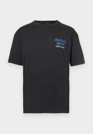 Fekete pamut rövid ujjú póló. Kék-fehér felirat található rajta a bal mellrészen: "Southside Spirits" és "Chicago".