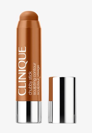 Maquillage contouring sculptant Clinique Chubby Stick en teinte brun moyen avec un capuchon argenté à côté sur fond blanc.