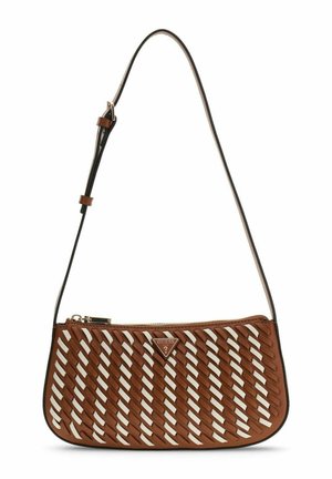 Sac à épaule marron avec des bandes de cuir blanches tissées en diagonale et une sangle réglable, avec un petit logo Guess en forme de triangle à l'avant.