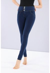 Leggings de mezclilla azul con una cintura alta, cierre de tres botones, bolsillos frontales y un diseño ajustado que se estrecha en los tobillos.