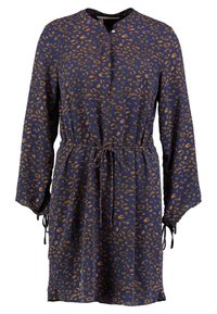 Granatowa sukienka w kwiatowy wzór w musztardowym kolorze, z długimi rękawami, z przodu zapięcie na guziki, regulowany pasek w talii oraz luźny krój.