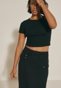 Next SLIM FIT SHORT SLEEVE - Základné tričko - black