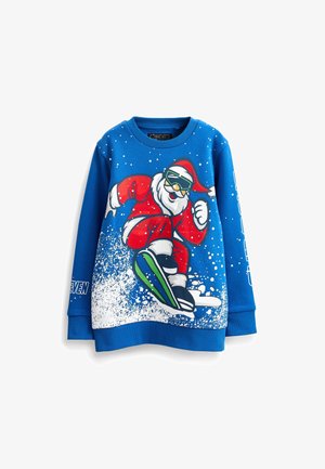 Sweat-shirt bleu avec un graphique du Père Noël portant des lunettes vertes faisant du snowboard à travers la neige qui tombe.