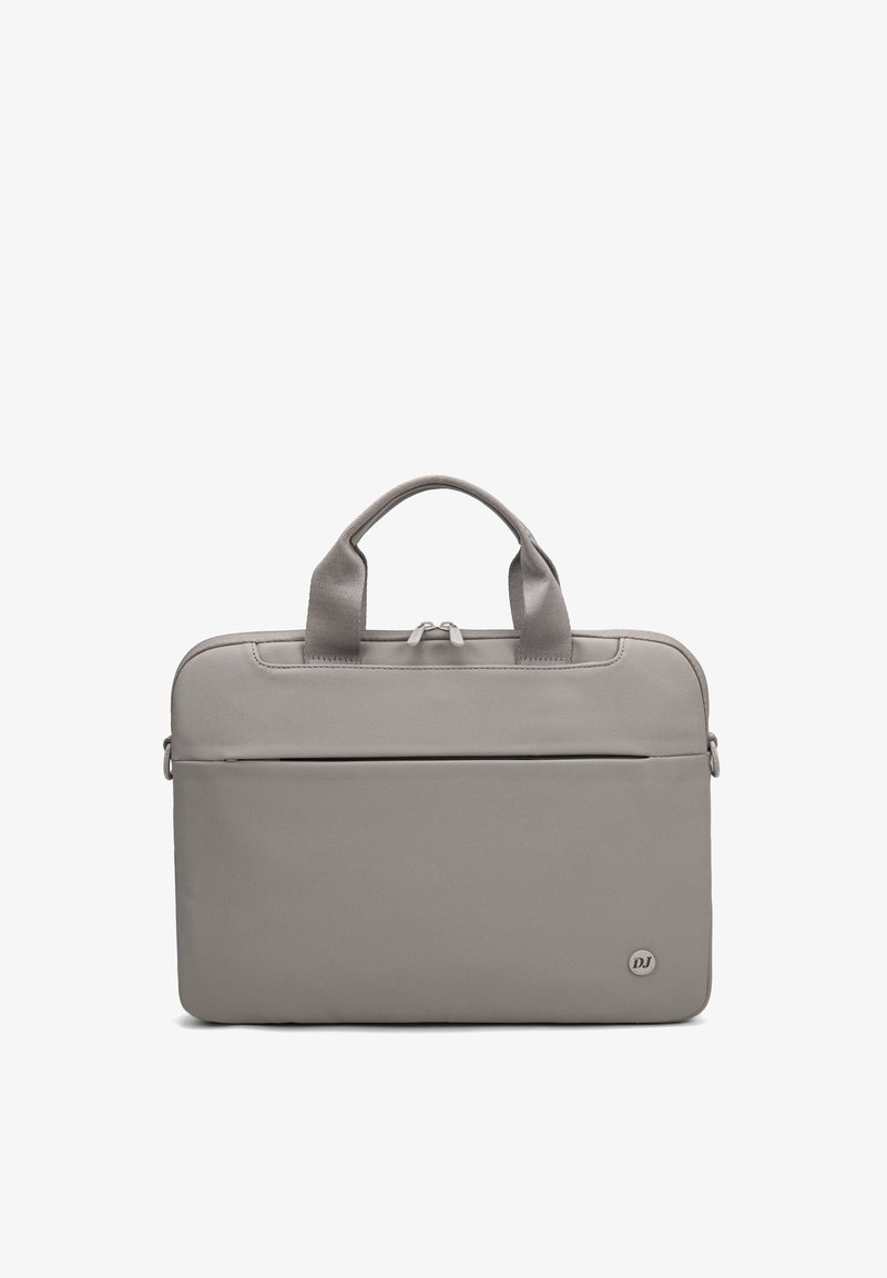 Sacoche d'ordinateur portable rectangulaire gris clair avec double fermeture éclair, poignées courtes, poche avant et petit logo circulaire « DJ » en bas à droite.