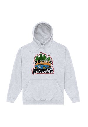 Lichtgrijze hoodie met een afbeelding van een blauwe raceauto voor groene dennenbomen en gestileerde tekst met de woorden "Osaka Track."