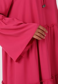 Robe longue élégante pour invités de mariage