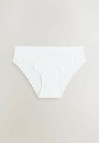Witte katoenen ondergoed met golvende randen, met een soepele textuur en een lage pasvorm. Ontworpen met een naadloos stijl voor comfort.