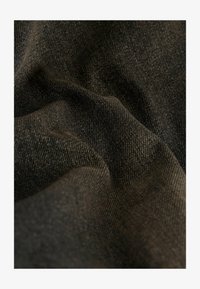 Nem kiválasztott, brown tint