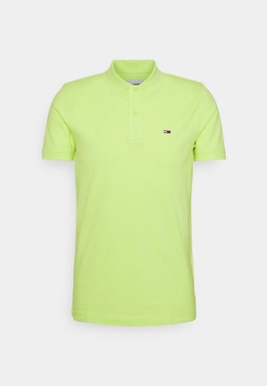 Jasnozielona koszulka polo z krótkim rękawem, kołnierzykiem i dwukolorową plisą na dwa guziki, z małym logo Tommy Hilfiger na lewej piersi.