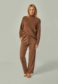YOU LOOK PERFECT ELISA - MERINO KNIT PANTS WITH PIPING - Pyjama bottoms - cognac