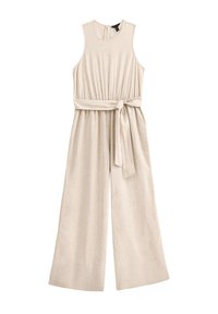 Combinaison en lin beige avec un design sans manches, un pantalon large et une ceinture à nouer à la taille. Texture lisse et détails minimalistes.