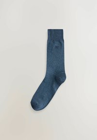 Blauer Baumwollsocken mit einem gerippten Bündchen, glatter Textur und einem dezenten Logo nahe dem Knöchel. Klassisches Design, geeignet für formelle oder legere Kleidung.