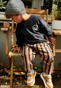 Next STRIPE JOGGERS SET - Tracksuit - black brown