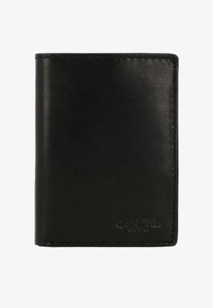 Juodas odinis dvigubas piniginė su matomu siuvimu ir įspaustu prekės ženklo logotipu apatiniame dešiniajame kampe.