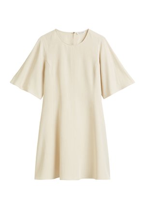 Robe couleur crème avec des manches courtes en forme de cloche, un col rond et une couture centrale descendant verticalement sur le devant. Étiquette du fabricant visible.