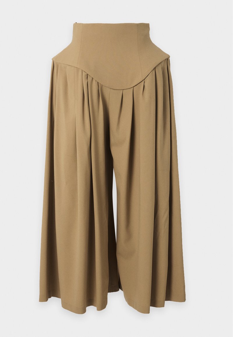 Pantalon taille haute à jambes larges couleur beige avec plis et taille ajustée, présenté sur un fond plat gris clair.
