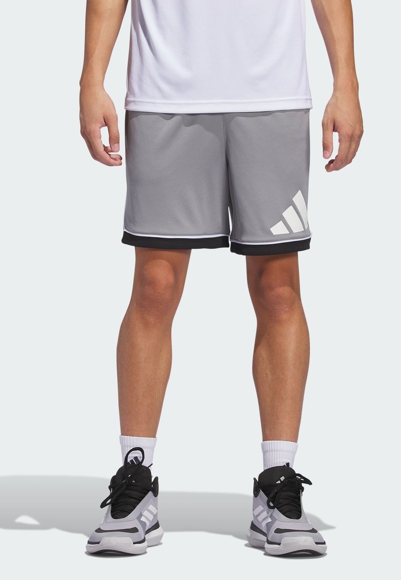 Szare sportowe szorty z czarnym obszyciem i białymi akcentami. Posiadają elastyczną talię i logo Adidas w białym kolorze na dolnej części lewej nogawki.